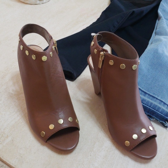 Sexy Vince Camuto sexy zip bootie nwob - Picture 2 of 8